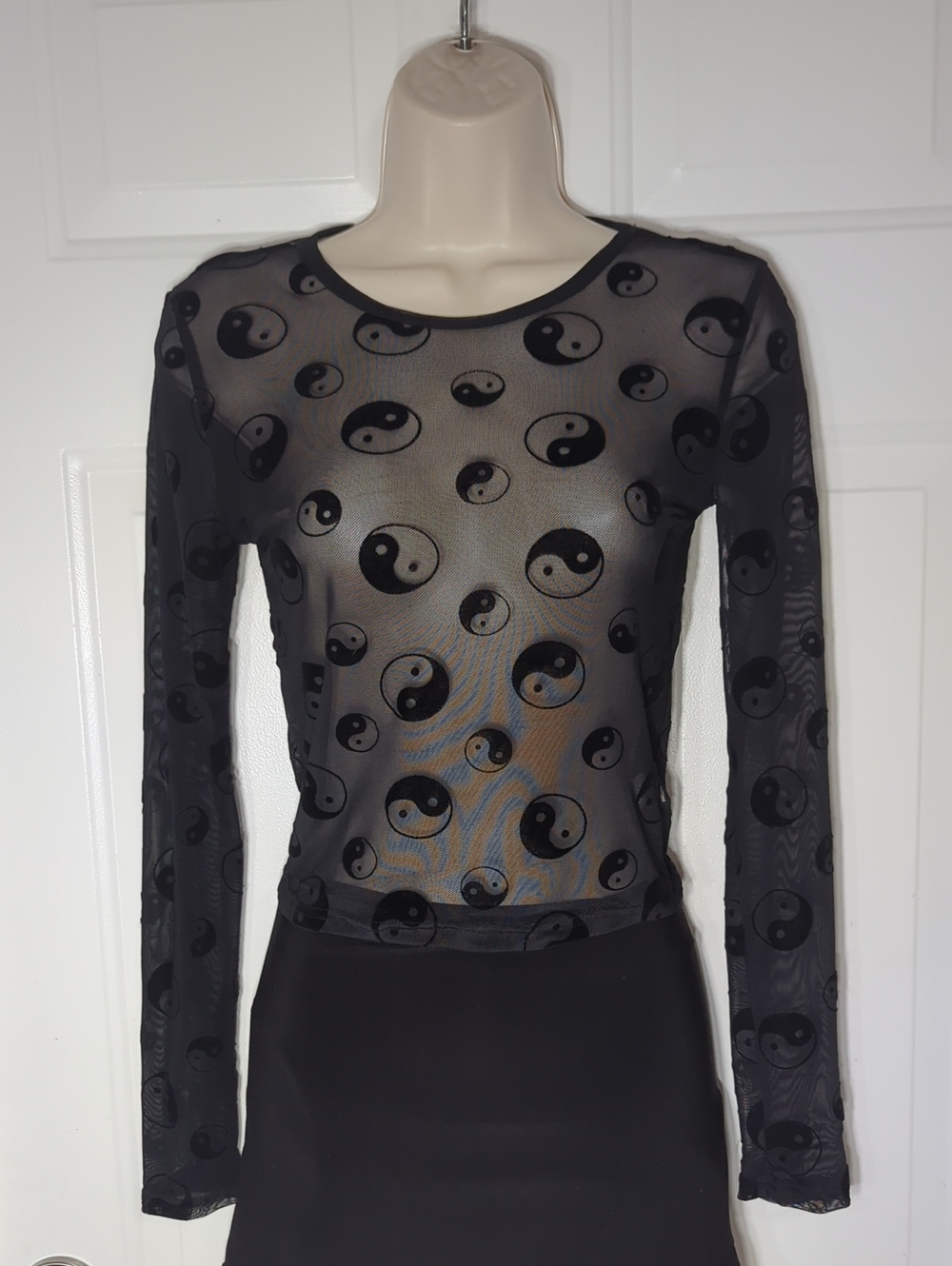 🚨3/$20! Forever 21 Black Sheer Mesh Yin Yang Long Sleeve Top Crop Baby Tee